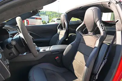 Chevrolet Corvette Coupé Z06 — Muscle car mythique, 660 ch et boîte manuelle — Thumbnail 18