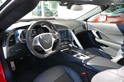 Chevrolet Corvette Coupé Z06 — Muscle car mythique, 660 ch et boîte manuelle — Thumbnail 17