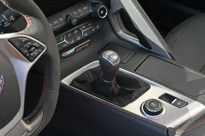 Chevrolet Corvette Coupé Z06 — Muscle car mythique, 660 ch et boîte manuelle — Thumbnail 20