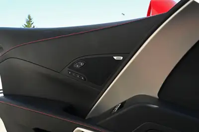 Chevrolet Corvette Coupé Z06 — Muscle car mythique, 660 ch et boîte manuelle — Thumbnail 26
