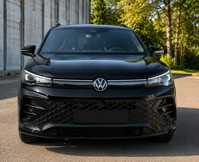 VW Tiguan R Line 4Motion — SUV diesel puissant, 4 roues motrices, kilométrage modéré — vista esterna