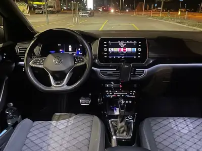 VW T-Cross 1.5 TSI EVO R-Line — SUV compact dynamique, 28 600 km seulement — tableau de bord