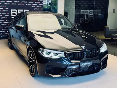 BMW M5 xDrive Competition — 626 ch, performances extrêmes et luxe intégral — arrière