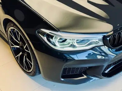 BMW M5 xDrive Competition — 626 ch, performances extrêmes et luxe intégral — Miniature 8