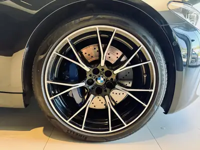BMW M5 xDrive Competition — 626 ch, performances extrêmes et luxe intégral — Miniature 9