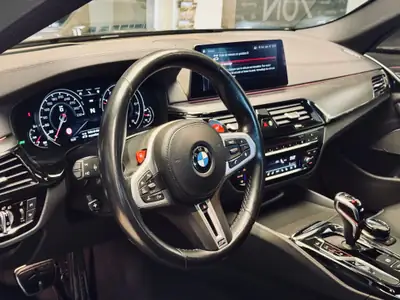 BMW M5 xDrive Competition — 626 ch, performances extrêmes et luxe intégral — Miniature 11