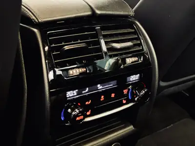 BMW M5 xDrive Competition — 626 ch, performances extrêmes et luxe intégral — Miniature 15