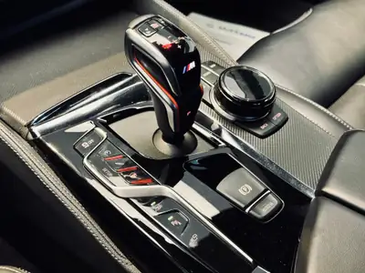 BMW M5 xDrive Competition — 626 ch, performances extrêmes et luxe intégral — Miniature 18
