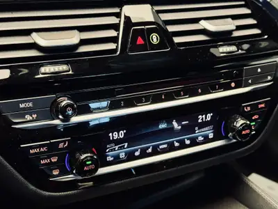 BMW M5 xDrive Competition — 626 ch, performances extrêmes et luxe intégral — Miniature 17