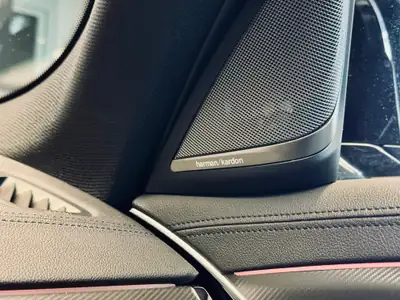 BMW M5 xDrive Competition — 626 ch, performances extrêmes et luxe intégral — Miniature 20