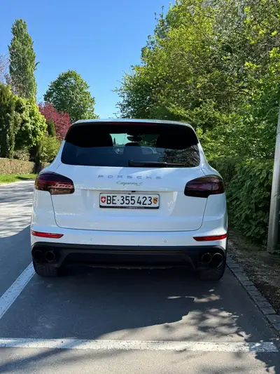 Porsche Cayenne S E-Hybrid — SUV hybride rechargeable, 126'000 km, sans sinistre — rear view