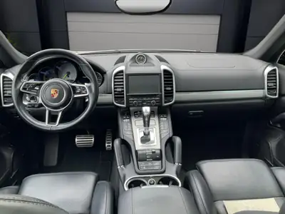 Porsche Cayenne S E-Hybrid — SUV hybride rechargeable, 126'000 km, sans sinistre — dashboard