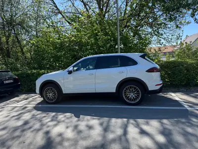 Porsche Cayenne S E-Hybrid — SUV hybride rechargeable, 126'000 km, sans sinistre — interior