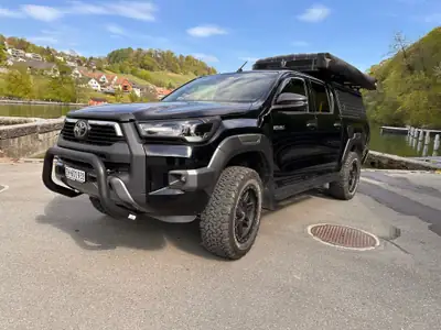 Toyota HI-LUX 2.8D-4D Invincible Double Cab 4x4 — Overlander premium avec équipements aventure — Außenansicht