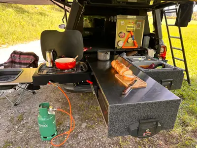 Toyota HI-LUX 2.8D-4D Invincible Double Cab 4x4 — Overlander premium avec équipements aventure — Miniatur 12