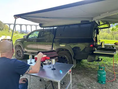 Toyota HI-LUX 2.8D-4D Invincible Double Cab 4x4 — Overlander premium avec équipements aventure — Miniatur 13