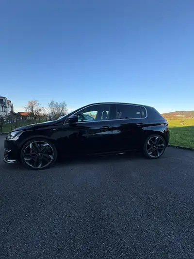 Peugeot 308 1.6 GTi — Sportive compacte affûtée, 272 ch et service frais — Seitenansicht