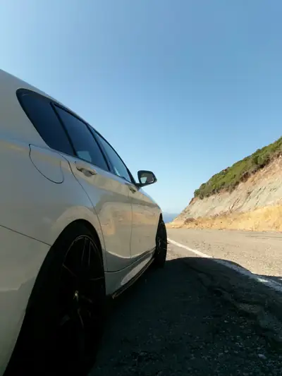 BMW M135i xDrive Steptronic — Berline sportive 326 ch avec kit Maxton et échappement M Performance — detail