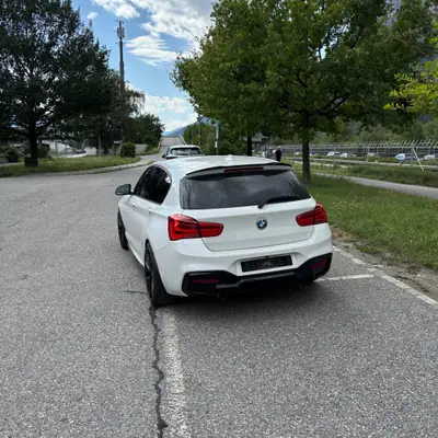 BMW M135i xDrive Steptronic — Berline sportive 326 ch avec kit Maxton et échappement M Performance — dashboard