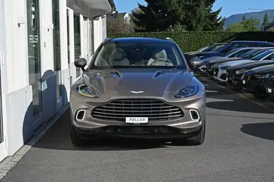 Aston Martin DBX 4.0 V8 — SUV de luxe britannique, 551 ch et seulement 22 500 km — arrière