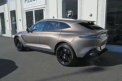 Aston Martin DBX 4.0 V8 — SUV de luxe britannique, 551 ch et seulement 22 500 km — détail