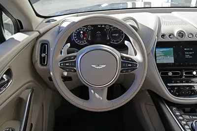 Aston Martin DBX 4.0 V8 — SUV de luxe britannique, 551 ch et seulement 22 500 km — Miniature 15