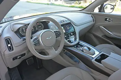 Aston Martin DBX 4.0 V8 — SUV de luxe britannique, 551 ch et seulement 22 500 km — Miniature 23
