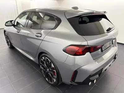 BMW M135 xDrive M Sport Pro 2025 — Berline sportive 300 ch, première main, garantie constructeur — side view