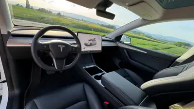 Tesla Model Y RWD 2023 — SUV électrique premium, 61'000 km seulement — Armaturenbrett