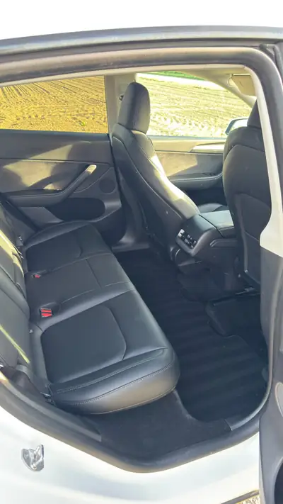Tesla Model Y RWD 2023 — SUV électrique premium, 61'000 km seulement — Detail