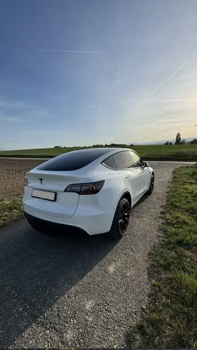 Tesla Model Y RWD 2023 — SUV électrique premium, 61'000 km seulement — Miniatur 8