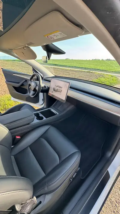 Tesla Model Y RWD 2023 — SUV électrique premium, 61'000 km seulement — Miniatur 11