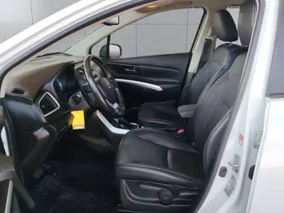 Suzuki S-Cross 1.6 16V 4WD CVT — SUV polyvalent, entretien impeccable, sans sinistre — Thumbnail 9