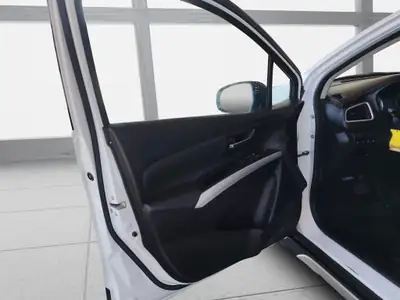 Suzuki S-Cross 1.6 16V 4WD CVT — SUV polyvalent, entretien impeccable, sans sinistre — Thumbnail 11