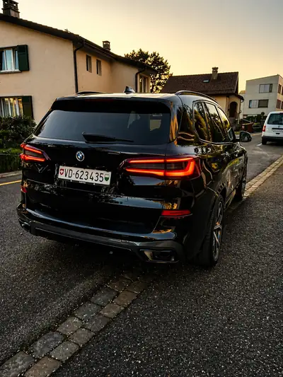 BMW X5 xDrive 40d Steptronic Sport — SUV premium diesel 340 ch, pack M complet — arrière
