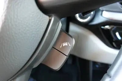 Suzuki Swift 1.2 Hybrid CVT 2026 — Citadine économe avec technologie hybride et sièges chauffants — Miniature 15