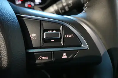 Suzuki Swift 1.2 Hybrid CVT 2026 — Citadine économe avec technologie hybride et sièges chauffants — Miniature 13