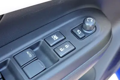 Suzuki Swift 1.2 Hybrid CVT 2026 — Citadine économe avec technologie hybride et sièges chauffants — Miniature 18