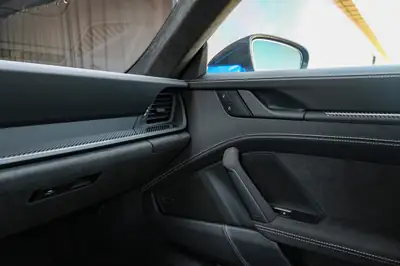 Porsche 911 GT3 Schaltgetriebe — Légendaire sportive à boîte manuelle, 65 km au compteur — Thumbnail 25