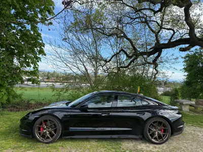 Porsche Taycan 4S — Berline électrique haute performance, 145'000 km seulement — vista esterna