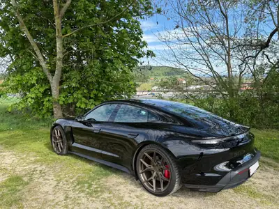 Porsche Taycan 4S — Berline électrique haute performance, 145'000 km seulement — vista posteriore