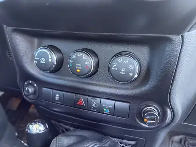 Jeep Wrangler 2.8 CRD Sport — Mythique 4x4 diesel, sans accident, 2 capots inclus — Thumbnail 16