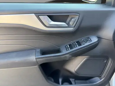 Ford Kuga 2.0 TDCi EcoBlue 4WD — SUV robuste, diesel économe et équipé — Thumbnail 12