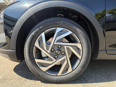Hyundai Bayon 1.0 T-GDi Amplia DCT — SUV compact économique avec 5 ans de garantie — Miniatura 15