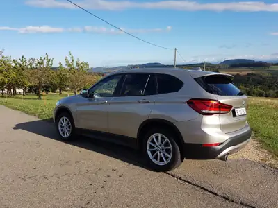 BMW X1 sDrive 18i Steptronic — SUV compact urbain, entretien réduit, 51 000 km — Miniature 9