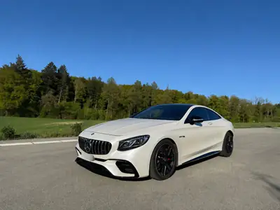 Mercedes-Benz S 63 AMG Coupé 4Matic — Puissance brute et élégance intemporelle — vista esterna