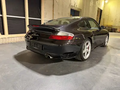 Porsche 911 Turbo 2003 — Coupé sportif légendaire, 420 ch et boîte manuelle — intérieur