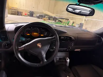 Porsche 911 Turbo 2003 — Coupé sportif légendaire, 420 ch et boîte manuelle — tableau de bord
