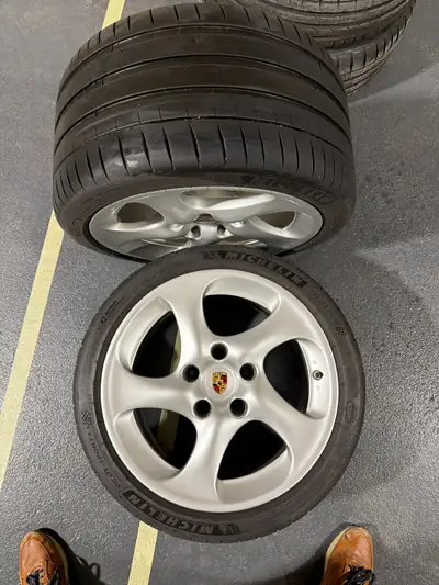 Porsche 911 Turbo 2003 — Coupé sportif légendaire, 420 ch et boîte manuelle — Miniature 9