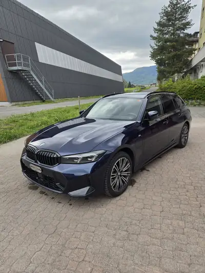 BMW 330e xDrive Touring M Sport Pro — Hybride rechargeable sportif, 60 000 km, finition maximale — exterior view